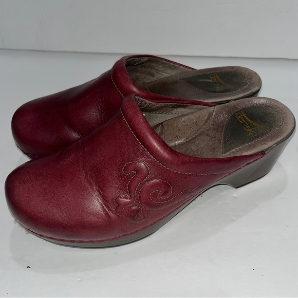 Dansko BERRY  Brown ( burgundy) Scroll pattern stitched Clogs ❤️ - Picture 4 of 14